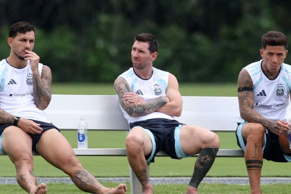 Tuyển Argentina gặp biến cố trên đường tới chung kết World Cup