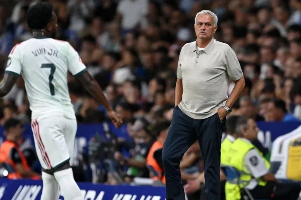 Jose Mourinho: 'Vinicius đang bị bắt nạt từ sân cỏ đến khán đài'