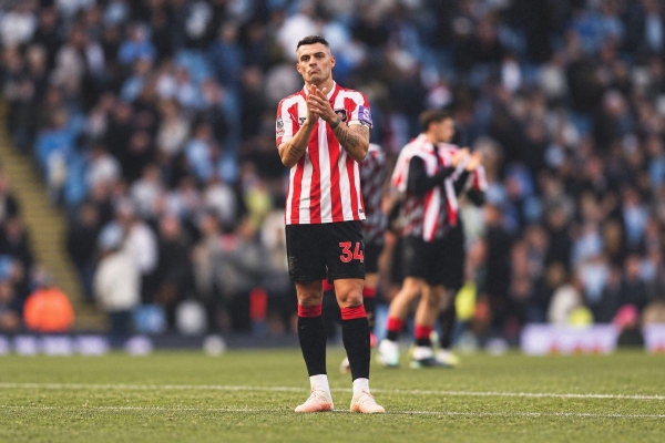 Dùng giấy tờ giả khi khoác áo Arsenal, ngôi sao World Cup đối diện nguy cơ nhận án tù
