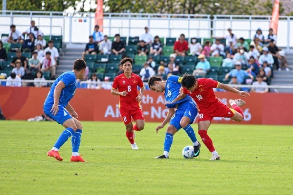CĐV Uzbekistan đồng loạt nhắc tên Việt Nam khi vào bán kết ASIAD 2026