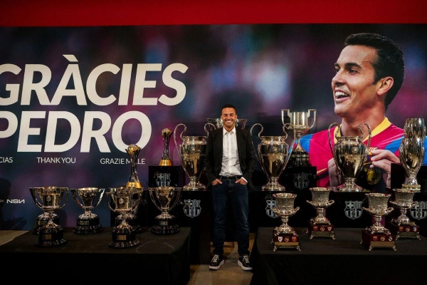 CHÍNH THỨC: Huyền thoại 3 lần vô địch C1 vừa giải nghệ, Barca lập tức trói chân “người kế bước”