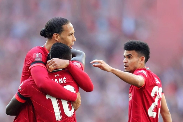 Liverpool chốt người kế nhiệm Van Dijk, giữ chân 'siêu sao tương lai'