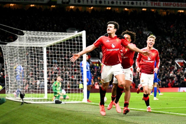 Maguire tỏa sáng phút cuối, MU hạ Leicester City tranh cãi