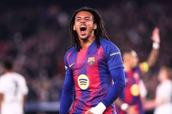 'Người hùng bất đắc dĩ' Kounde chỉ thẳng vấn đề của Barca