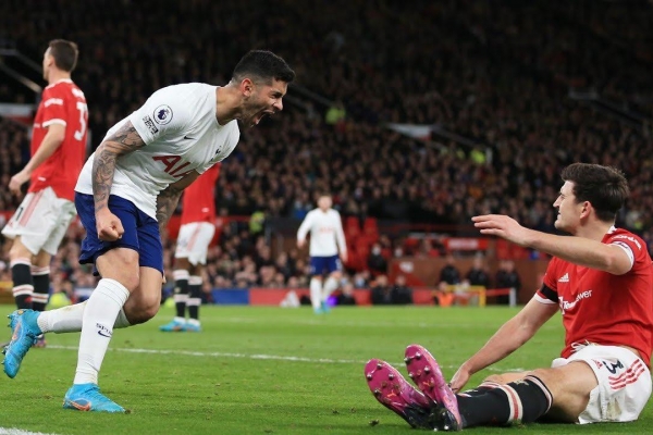 Harry Maguire và Cristian Romero va chạm sau trận chung kết Europa League