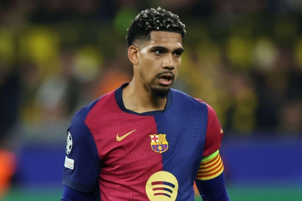 Ronald Araujo đưa ra tuyên bố về tương lai tại Barcelona