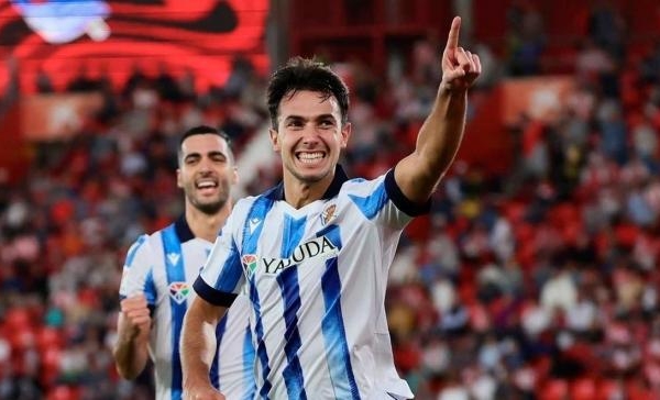 Arsenal lo sốt vó trong thương vụ tiền vệ đẳng cấp