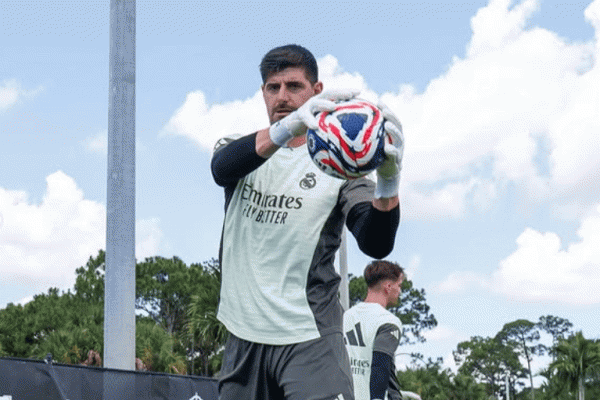 Courtois đáp trả những chỉ trích về FIFA Club World Cup