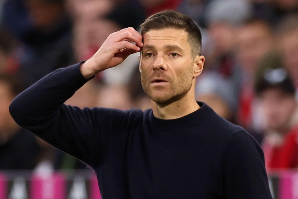 Xabi Alonso đối mặt với áp lực bủa vây từ mọi hướng