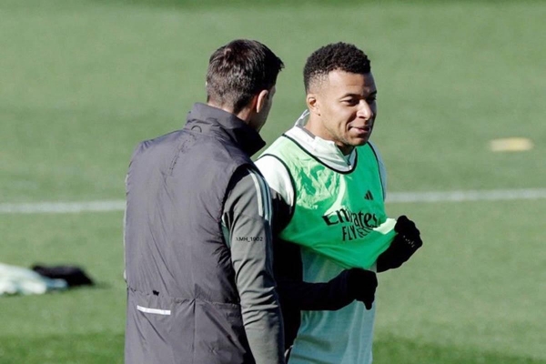 Xabi Alonso đón tin cực vui trước trận cầu 'sinh tử'