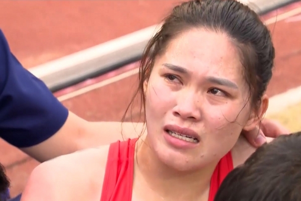 VIDEO: Nghi vấn nữ VĐV điền kinh Việt Nam bị đối thủ Malaysia 'chơi xấu' ở chung kết 800m nữ
