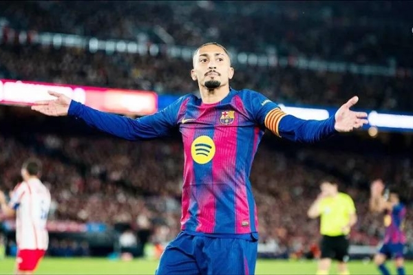Raphinha san bằng cột mốc ghi bàn của Messi sau màn hủy diệt Valencia