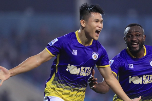 Tin nóng bóng đá chiều 30/6: V-League 'bùng nổ' chuyển nhượng