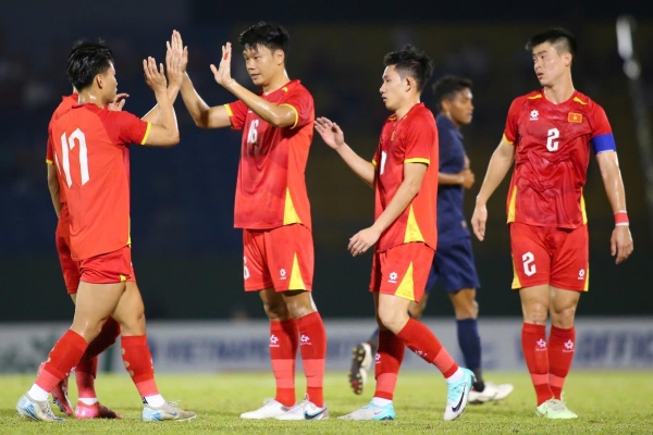 Tin nóng bóng đá trưa 28/7: ĐT Việt Nam chờ FIFA ra quyết định quan trọng