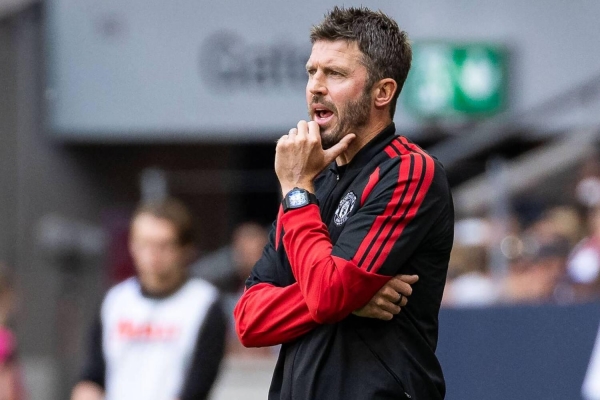 MU nhận tin dữ trước ngày khai màn Premier League, HLV Carrick đau đầu