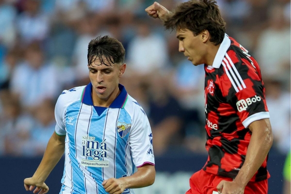 CLB Premier League bất ngờ bỏ về, Malaga tự sút vào khung thành trống