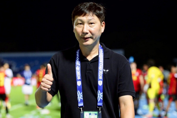 Dẫn 2-0 sau lượt đi, HLV Kim Sang Sik vẫn ra cảnh báo khiến các cầu thủ 'lạnh người'