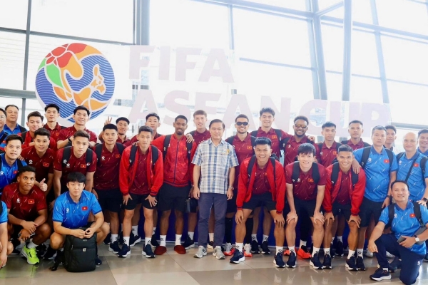 Vừa đến Indonesia, 2 tuyển thủ Việt Nam bất ngờ 'gặp sự cố' vì cốc cà phê