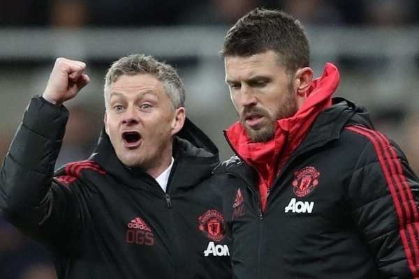 Đồng đội cũ ngăn Ole Solskjaer trở về dẫn dắt MU