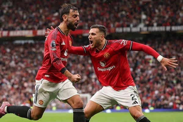 CĐV MU đòi đuổi ngay cầu thủ này sau cú sẩy chân ở FA Cup