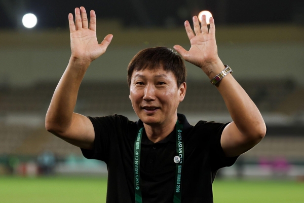 Truyền thông Trung Quốc chỉ ra 'quân bài tủ' của HLV Kim Sang-sik