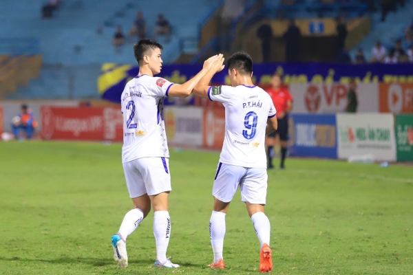 Thắng Nam Định tối thiểu, Hà Nội vươn lên ngôi đầu V-League