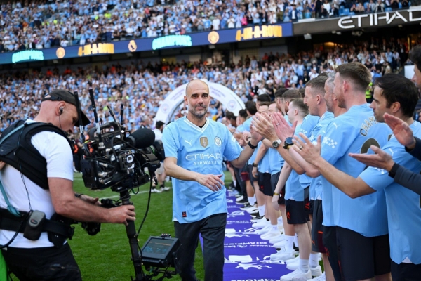 Pep hào phóng, tặng khoản lớn cho đội ngũ Man City