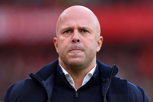 Arne Slot nhận thông báo 'khẩn' từ lãnh đạo Liverpool