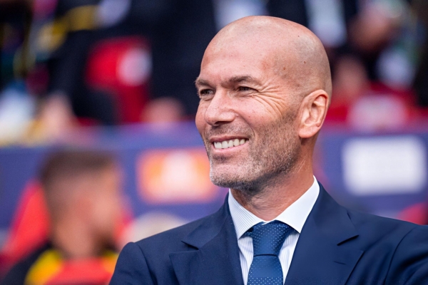 HLV Zidane nói thẳng về khả năng tái xuất Real