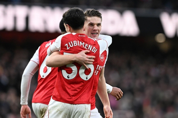 Arsenal bỏ xa Man City chín điểm tại Ngoại hạng Anh