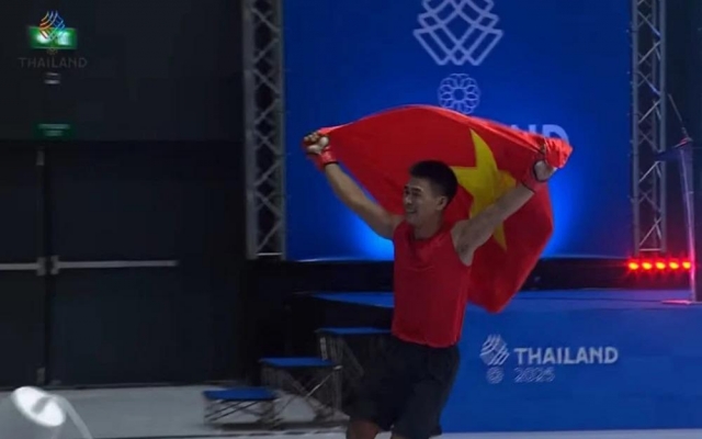 Bị cao thủ Việt Nam đấm 17 phát, võ sĩ Thái Lan khiếu nại 5 phút vẫn thua