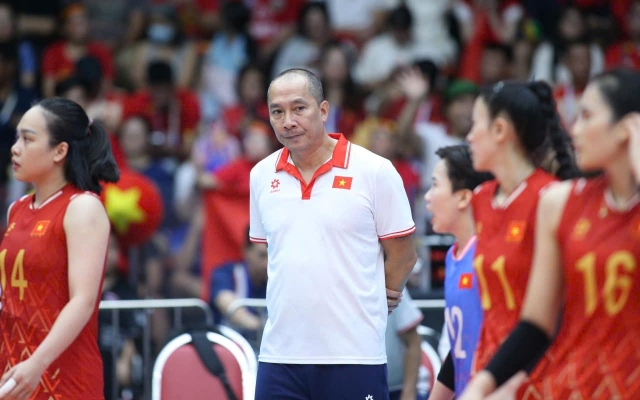 HLV Nguyễn Tuấn Kiệt cười nói: 'Quay như vậy thì chúng ta không thể nhận ra cái gì lưới hết'