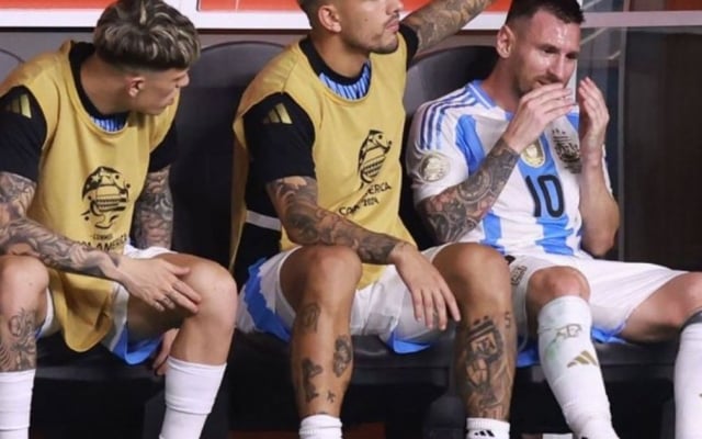 Garnacho gửi bình luận sáu chữ khi thấy Messi rơi nước mắt