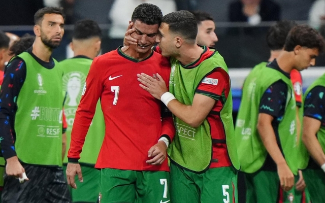 Suýt thành tội đồ, báo chí Bồ Đào Nha nói gì về đội trưởng Cristiano Ronaldo?