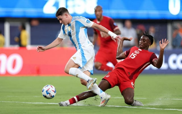 Trực tiếp Argentina 2-0 Canada: Thẻ vàng cho HLV