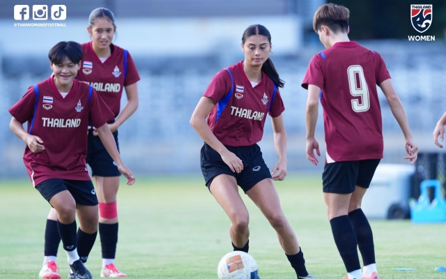 HLV ĐT Thái Lan bất ngờ đổi 'giáo án' trước trận gặp Singapore