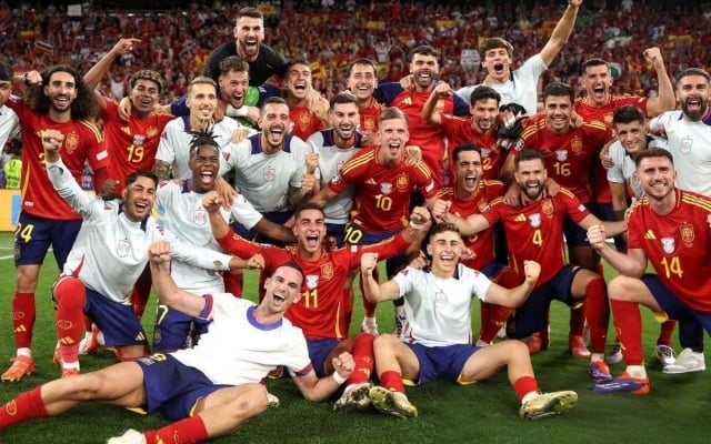 Tây Ban Nha đứng trước cơ hội làm nên lịch sử ở Euro