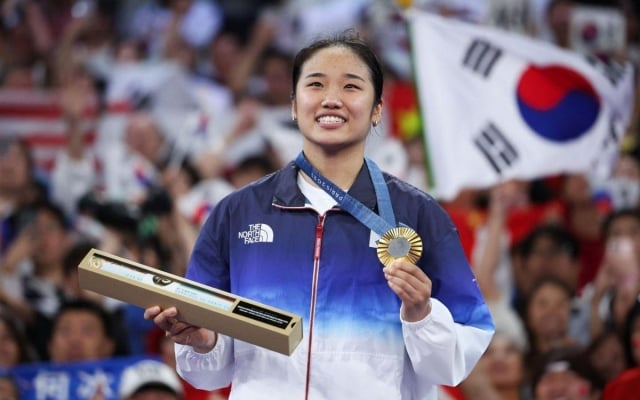 Thắng dễ tay vợt Trung Quốc, An Se Young giành HCV Olympic 2024