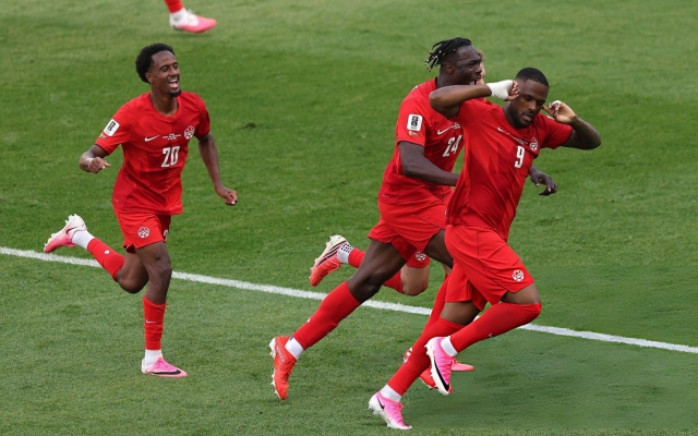 Hòa hú vía trận ra quân World Cup, CĐV Canada phản ứng mạnh mẽ