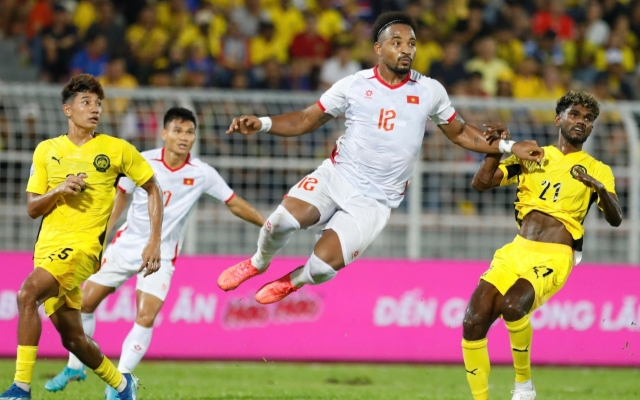 Vé Việt Nam vs Malaysia tăng dựng đứng, giá chợ đen khiến CĐV sốc