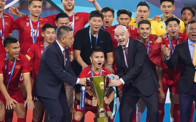 CHÍNH THỨC: Quang Hải lập kỷ lục chưa từng có của bóng đá Việt Nam
