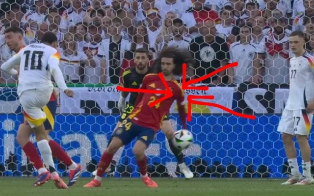 Trọng tài Anh cướp trắng quả penalty của Đức trước Tây Ban Nha?