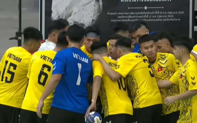 Bóng ném Việt Nam thắng nghẹt thở 27-25, sáng cửa bảo vệ HCV SEA Games