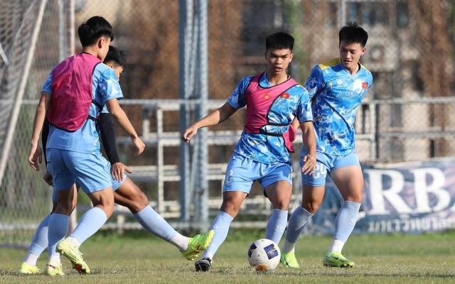 Dàn cầu thủ U22 Việt Nam nỗ lực tranh suất đá chính trận gặp Malaysia