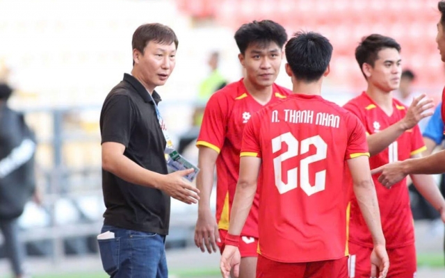 Truyền thông Indonesia ngả mũ thán phục trước HLV Kim Sang-sik