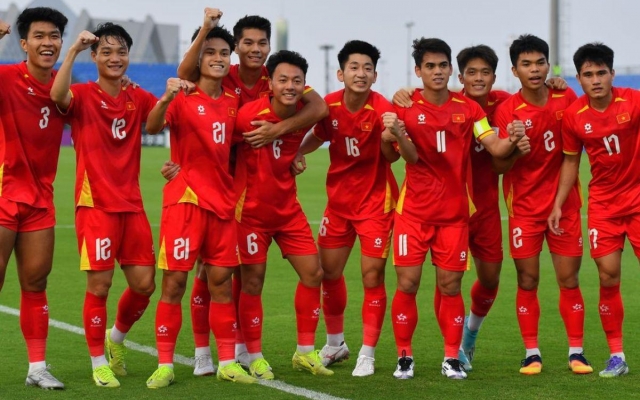 AFC ngả mũ thán phục 'ma thuật đen' của HLV Kim Sang-sik