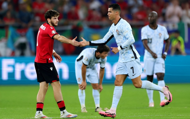 Kvaratskhelia: 'Ronaldo chúc tôi may mắn, Georgia đã làm nên lịch sử'