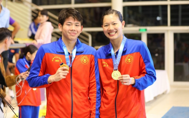 Ánh Viên góp công lớn giúp em trai giành HCV SEA Games