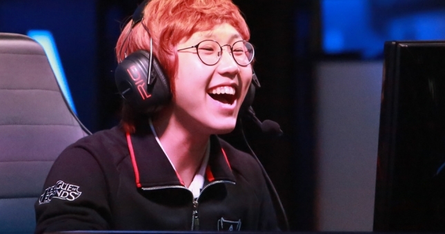 Imp chỉ trích Faker trên sóng livestream