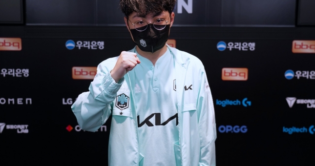 Trước thềm đại chiến DK - GEN, ShowMaker khen Chovy 'điên rồ'